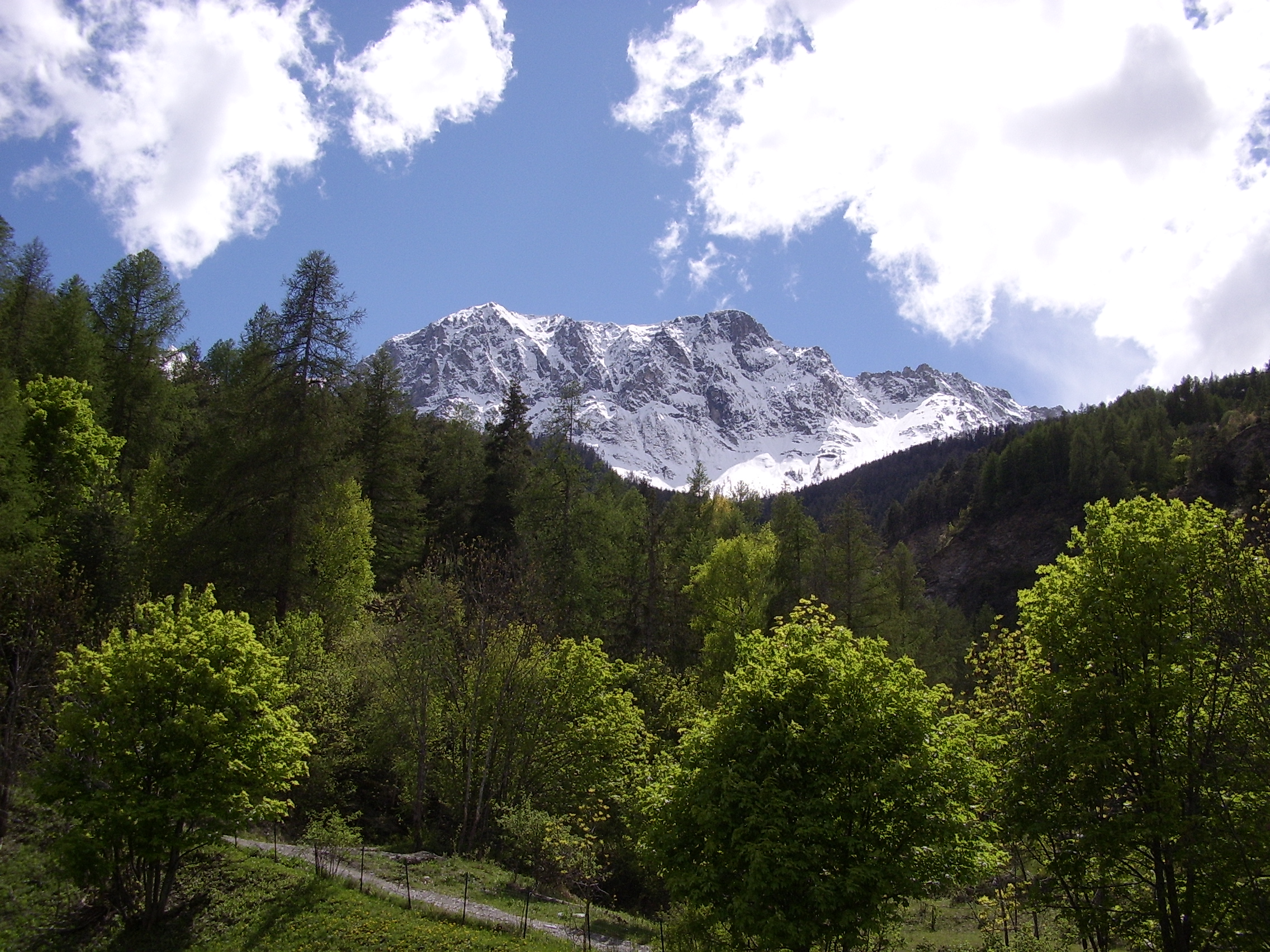 Beaulard il massiccio della Grand Hoche in primavera