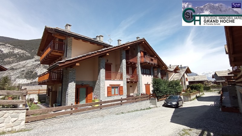 Facciata e giardino (3)