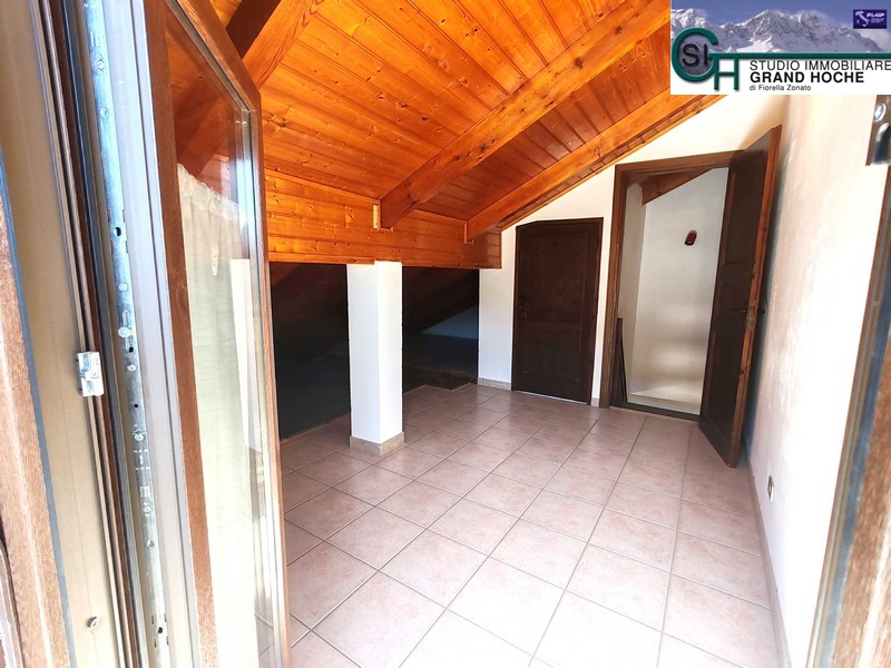 Viste, balcone, stanza, bagno 2 piano (7)