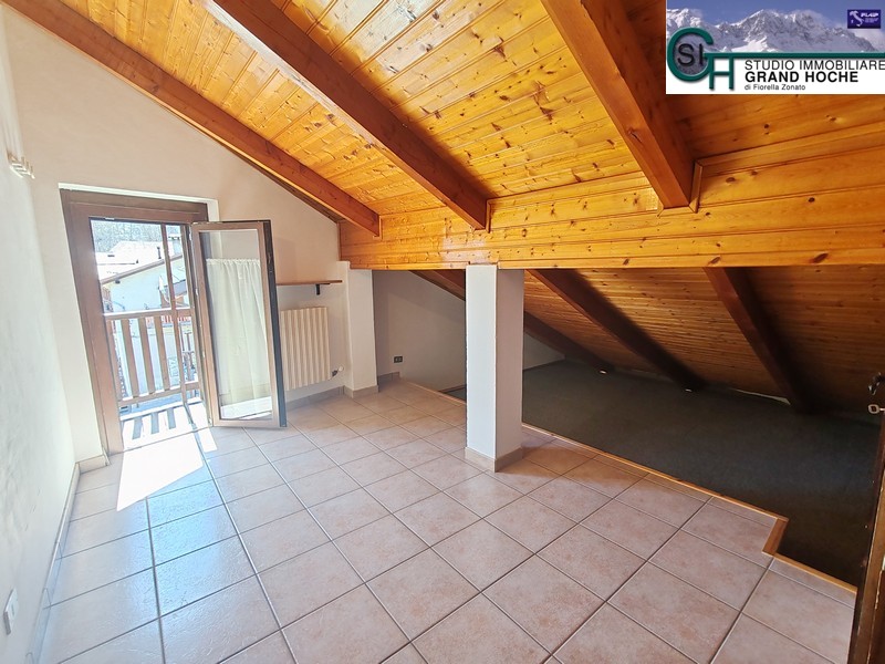 Viste, balcone, stanza, bagno 2 piano (9)