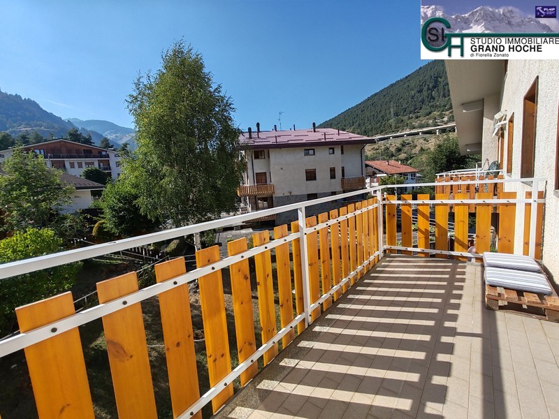 Balcone con panorama (4)
