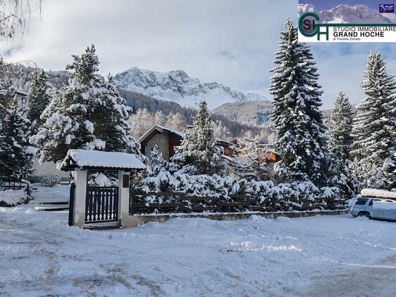 Posti auto esterni libero