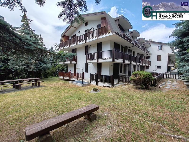 V16 – JOUVENCEAUX – VENDESI MONOLOCALE CON TERRAZZO E GARAGE