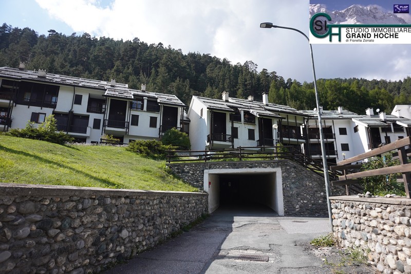 VA36 – CESANA – VENDESI BILOCALE CON CANTINA E POSTO AUTO COPERTO