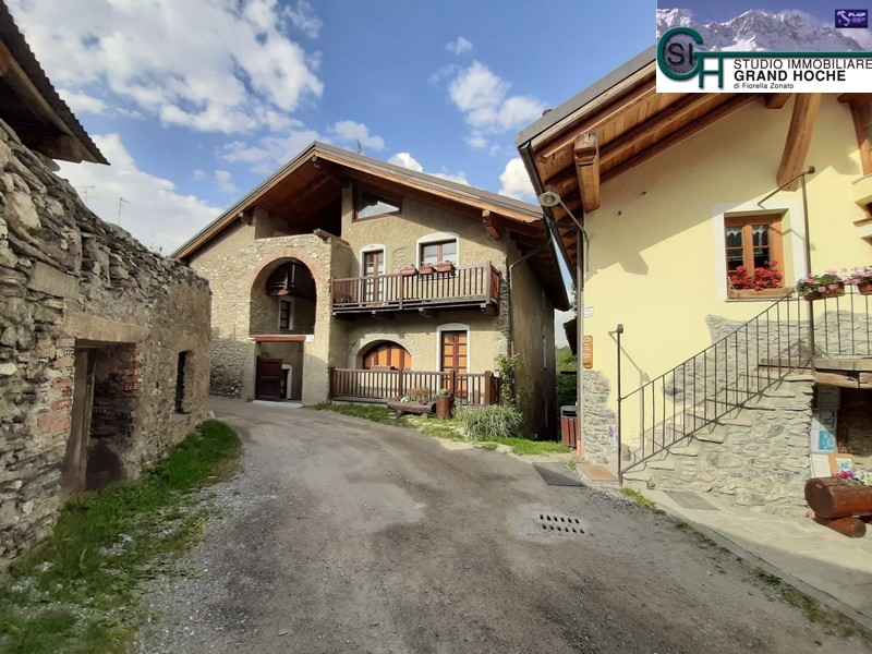 V45 – APPARTAMENTO BILOCALE IN VENDITA A CHATEAU BEAULARD CON CAMINO